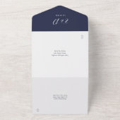 Elegante Script Monogram Navy Blue Wedding All In One Einladung (Außenbereich)