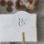 Elegante Script Monogram Wedding Umschlag Aufklebe Runder Aufkleber<br><div class="desc">Diese eleganten, monogramm Hochzeitsfotos sind perfekt für eine einfache Hochzeit. Das minimalistische Schwarz-Weiß-Design besticht durch extravagante romantische Typografie mit modernem Glam-Stil. Anpassbar in jeder Farbe. Behalt das Design minimal und elegant, wie es ist, oder personalisiere es durch Hinzufügen von eigenen Grafiken und Kunstwerken. Personalisieren Sie das Etikett mit den Namen...</div>