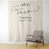 Elegante Script Mr. & Mrs. Cream Foto Hintergrund Wandteppich (Beispiel)