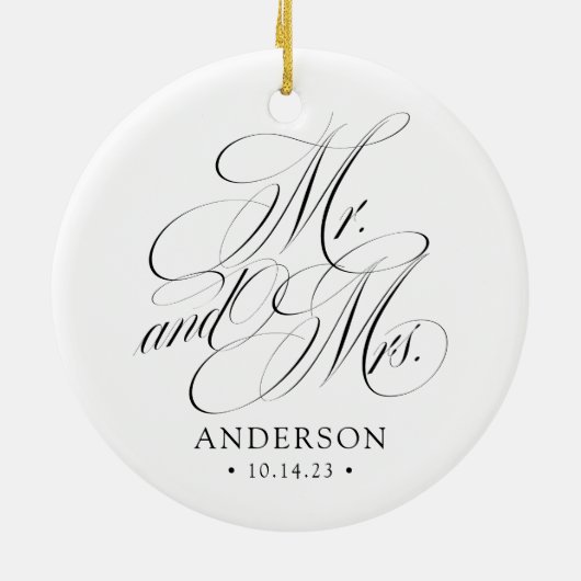 Elegante Script Mr. und Mrs. Newlywed Christmas Keramik Ornament (Hinten)