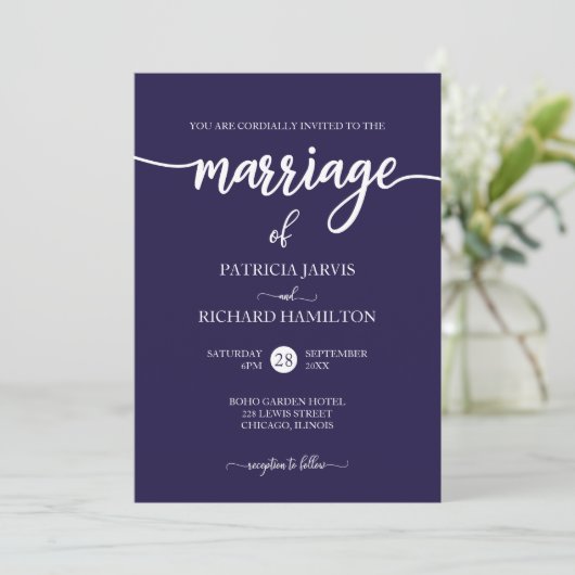 Elegante Script Navy Blue Wedding Einladung (Stehend Vorderseite)