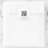 Elegante Script QR Code Wedding Website Quadratischer Aufkleber (Tasche)