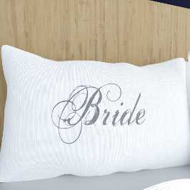 Elegante Script Romantic Bride White Wedding Kissenbezug