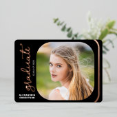 Elegante Script-Rose Gold 2 Foto Graduation Party Folieneinladung (Stehend vorne)