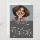 Elegante Script-Rose Gold Foto Collage Graduate Einladung (Vorderseite)