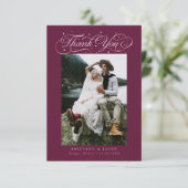 Elegante Script Typografie Dots Wedding Cranberry Dankeskarte (Stehend Vorderseite)