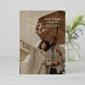 Elegante Script-Typografie Foto Save-the-Date Folieneinladung (Stehend vorne)