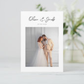 Elegante Script Typografy Wedding Dankeskarte (Stehend Vorderseite)