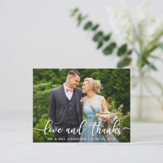 Elegante Script Wedding Liebe und Dank Bride Groom Postkarte (Stehend Vorderseite)