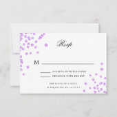 Elegante Script Wedding RSVP Lila Confetti Karte (Vorderseite)