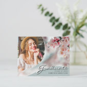 Elegante Script White-Blume | Modernes Foto Grad Postkarte (Stehend Vorderseite)