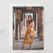 Elegante Script Yellow Foto Graduation Party Einladung (Vorderseite)