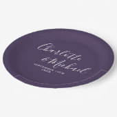 Elegante Signature Script Lila Hochzeit Pappteller (Schrägansicht)