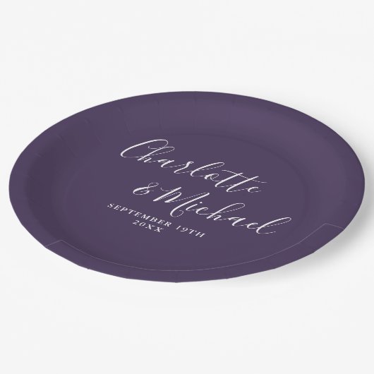 Elegante Signature Script Lila Hochzeit Pappteller (Schrägansicht)