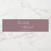 Elegante Signature Script Mauve Wedding Wasserflaschenetikett (Einzelnes Label)