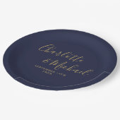 Elegante Signature Script Navy Blue Gold Hochzeit Pappteller (Schrägansicht)