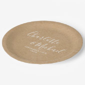 Elegante Signature Script Rustic Kraft Hochzeit Pappteller (Schrägansicht)