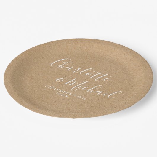 Elegante Signature Script Rustic Kraft Hochzeit Pappteller (Schrägansicht)