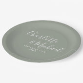Elegante Signature Script Sage Green Wedding Pappteller (Schrägansicht)