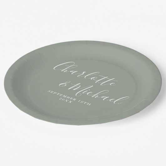 Elegante Signature Script Sage Green Wedding Pappteller (Schrägansicht)