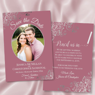 Elegante silberne Locken auf staubrosafarbenem Fot Save The Date