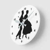 Elegante Silhouetten von Mann und Frau Runde Wanduhr (Winkel)