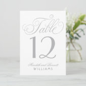 Elegante Silver Calligraphy Wedding Tischnummer (Stehend Vorderseite)