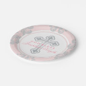 Elegante Silver Cross Pink Damask Baby Girl Baptis Pappteller (Schrägansicht)