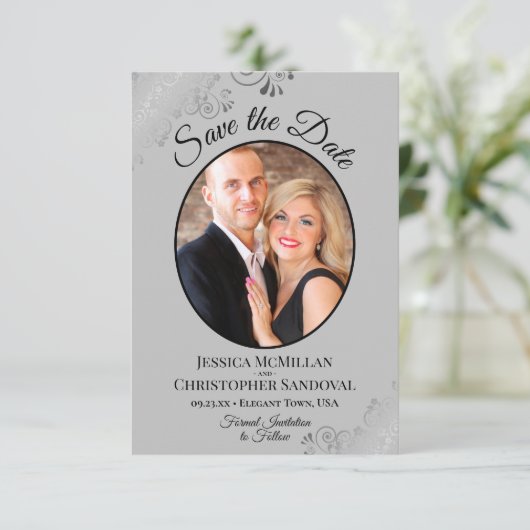 Elegante Silver Curls auf Gray Oval Foto Hochzeit Save The Date (Stehend Vorderseite)