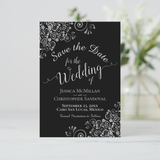 Elegante Silver Gray Frills auf Black Glam Wedding Save The Date (Stehend Vorderseite)