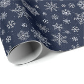 Elegante Silver Snowflakes on Night Blue Christmas Geschenkpapier (Rolleneckpunkt)
