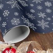 Elegante Silver Snowflakes on Night Blue Christmas Geschenkpapier