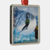 Elegante Skifahren-Momente in den Bergen Ornament Aus Metall (Rechts)