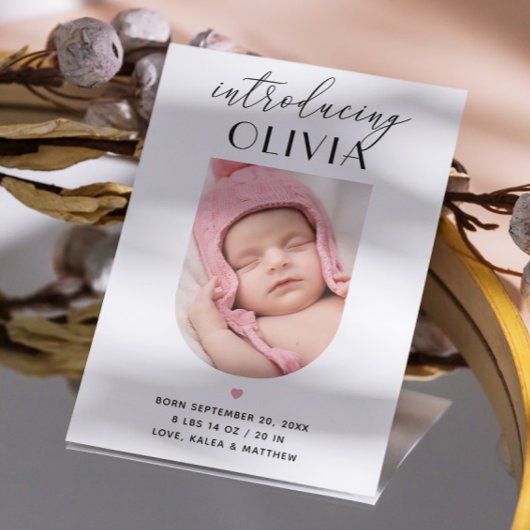 Elegante Skripterstellung. Geburt des Fotos Ankündigung