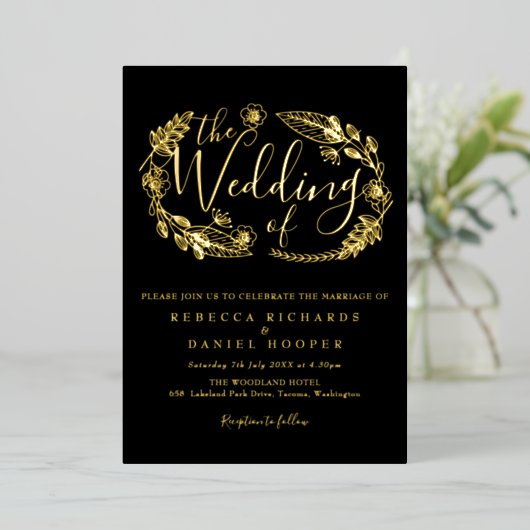 Elegante Skriptfoliage Hochzeit Schwarz und Gold F Folieneinladung (Stehend vorne)