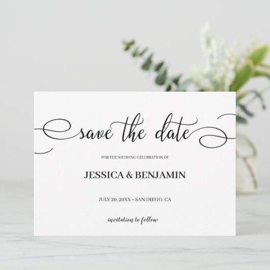 Elegante Skriptkalligrafie Hochzeit Speichern Sie Save The Date (Stehend Vorderseite)