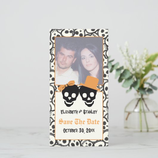 Elegante Skulls Halloween Hochzeit Save the Date (Stehend Vorderseite)