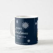 Elegante Snowflake | Frohe Weihnachten | Benutzerd Kaffeetasse (Vorderseite Links)