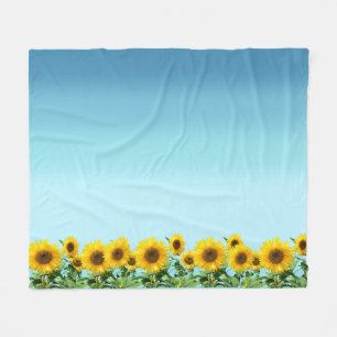 Elegante Sonnenblumen auf Sky Blue Shades Fleecedecke