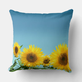 Elegante Sonnenblumen auf Sky Blue Shades Kissen