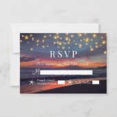 Elegante Sonnenuntergang Beach String Lights Somme RSVP Karte (Vorderseite)