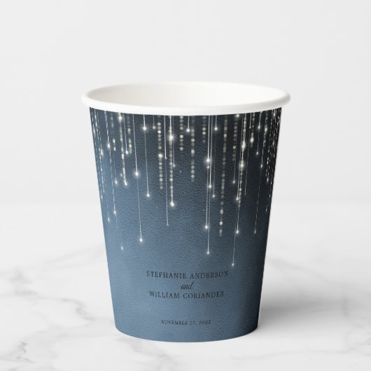 Elegante Sparkling String Lights Navy Blue Wedding Pappbecher (Rückseite)