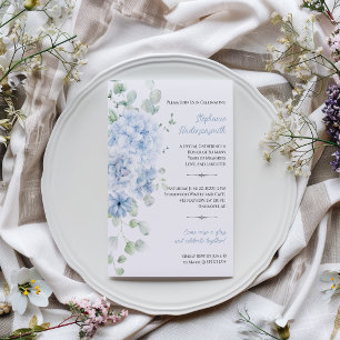 Elegante staubblaue Blumen Geburtstagsfeier Einladung