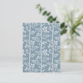 Elegante staubblaue Blumen-Kunst-Postkarte Feiertagspostkarte (Stehend Vorderseite)