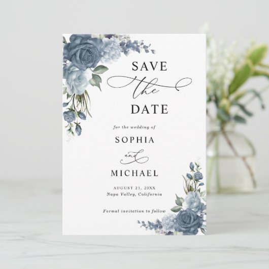 Elegante staubblaue Blumen-Save-the-Date-Karte Save The Date (Stehend Vorderseite)