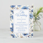 Elegante, staubblaue Blütenhochzeit Einladung (Stehend Vorderseite)
