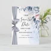 Elegante Staubblaue Bogen-Hochzeit Save The Date (Stehend Vorderseite)