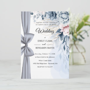 Elegante staubblaue Floral-Hochzeit mit Schleife Einladung