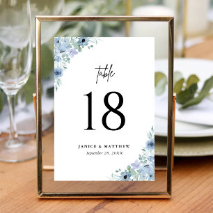 Elegante staubblaue florale Hochzeit Tischnummer