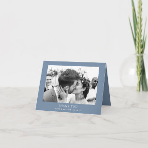 Elegante staubblaue Hochzeit   Moderne Strand-Foto Dankeskarte